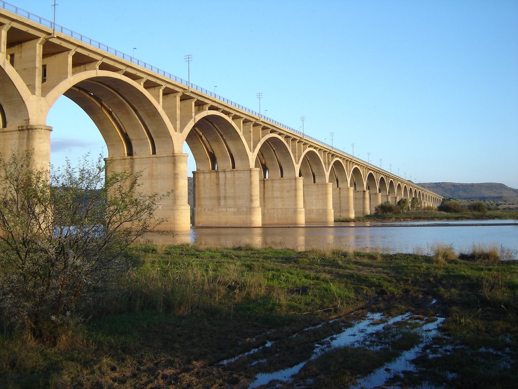 Bridge over the Gariep dam 2006