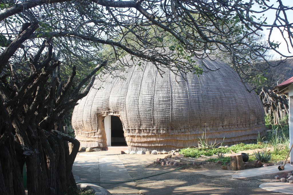 The original traditional Zulu hut - indlu or umusi - uMusi Bush Camp accommodation for 4 - low entrance no windows