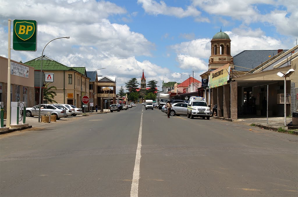Looking up Vrede main street